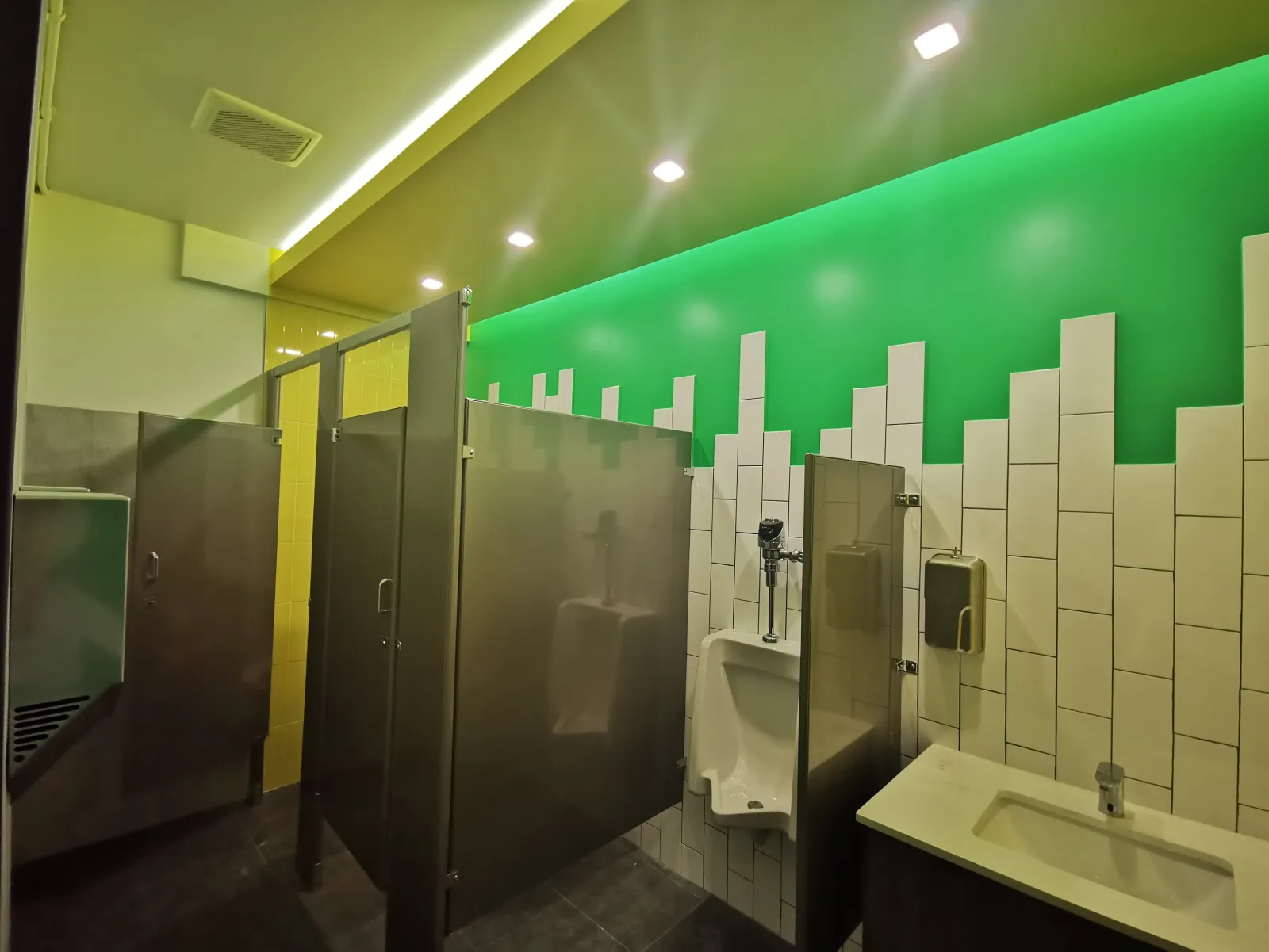 475 East 57th Street thumbnail 9